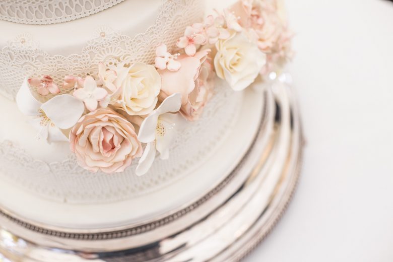How Much Does a Wedding Cake Cost (on Average)?