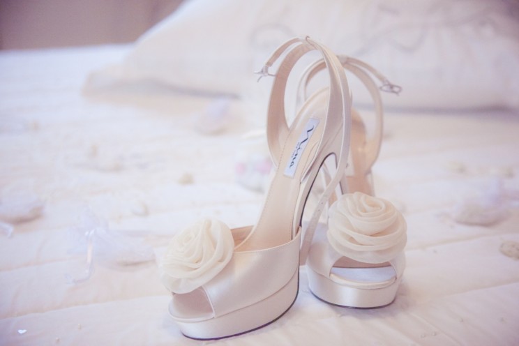 What Shoes Go Well With Lace Wedding Dress?